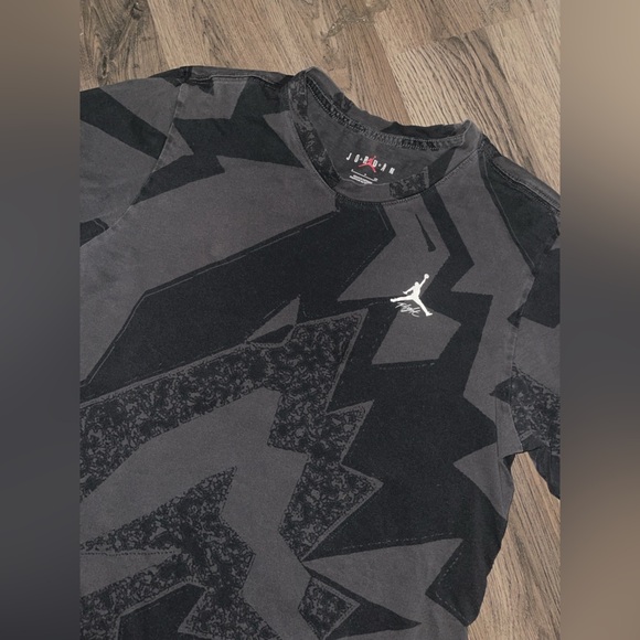 Jordan Black and Gray Geometric Tee - Picture 3 of 3